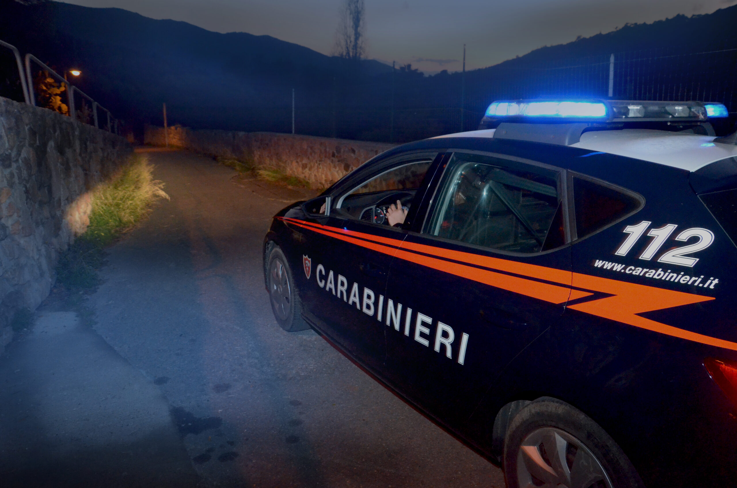 Tentato furto in abitazione a Quartu, il ladro resta impigliato alla ringhiera: arrestato