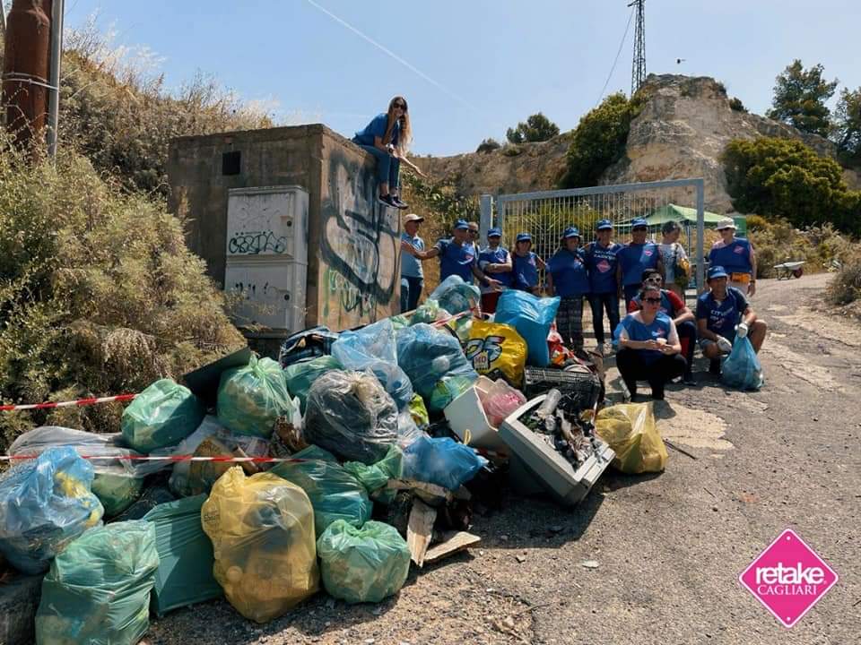 Cagliari, la scoperta choc a Monte Urpinu: “210 chili di rifiuti dentro l’ex cava”