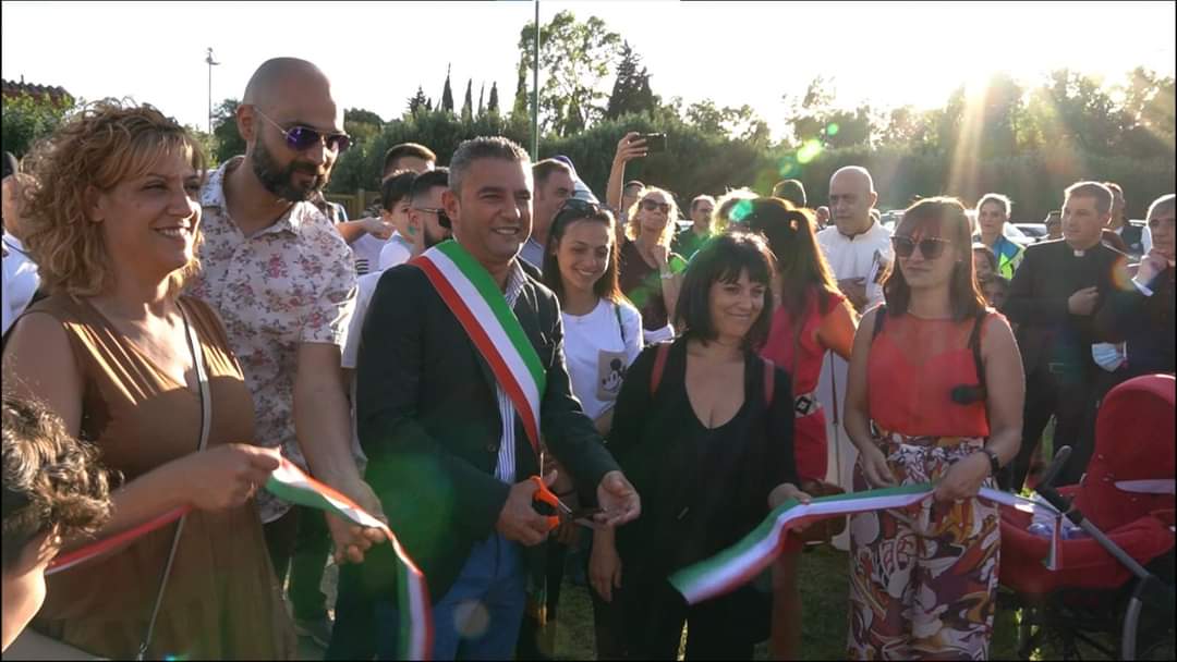 Ulivi secolari e giochi, festa a Settimo San Pietro per il nuovo parco: “Contro i vandali saremo inflessibili”