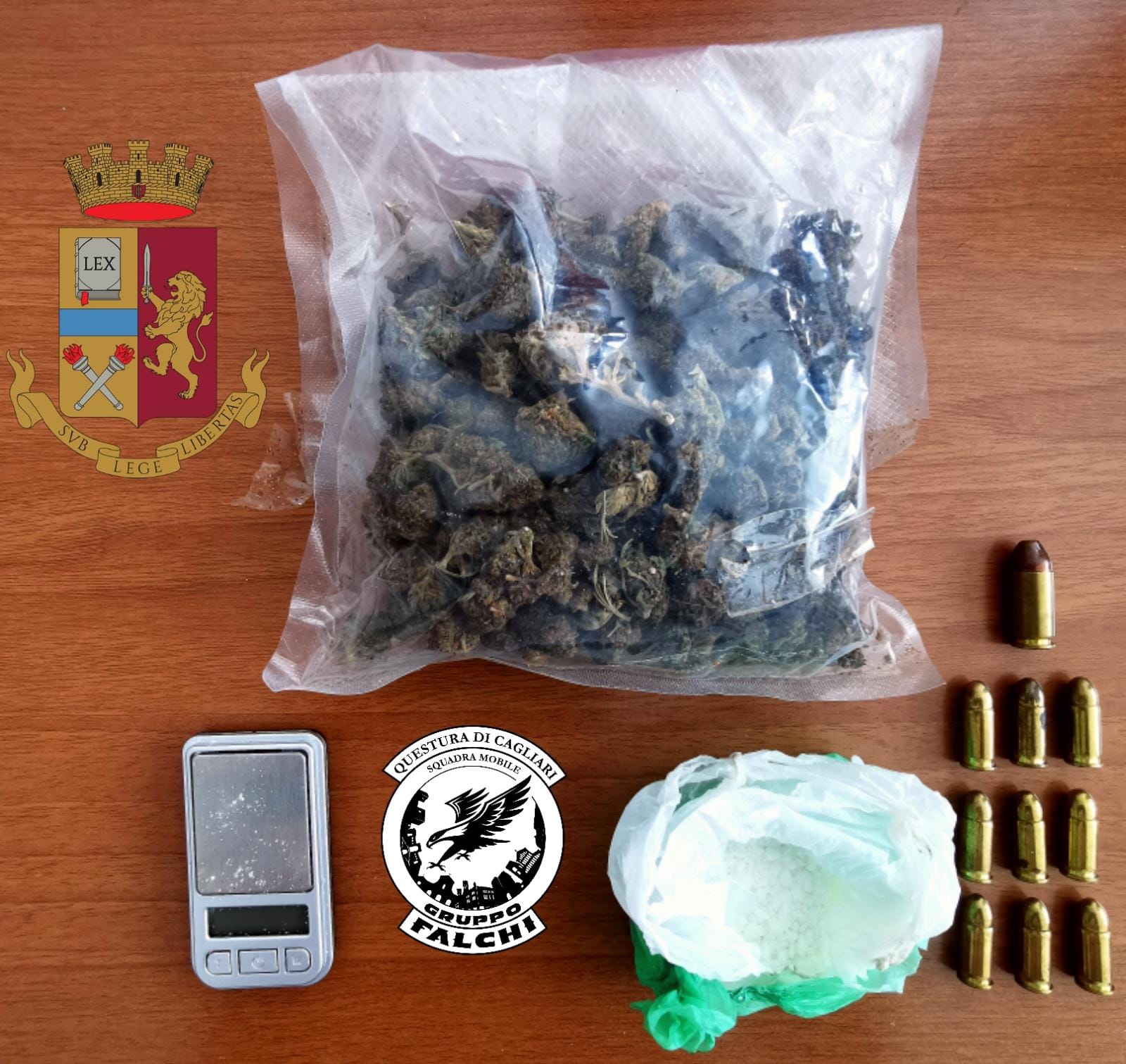 Cagliari, insospettabile 65enne nasconde in casa droga e munizioni: arrestato