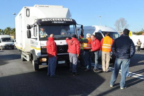 La rivolta degli autotrasportatori: “Costi del carburante alle stelle, la Sardegna rischia il blocco”
