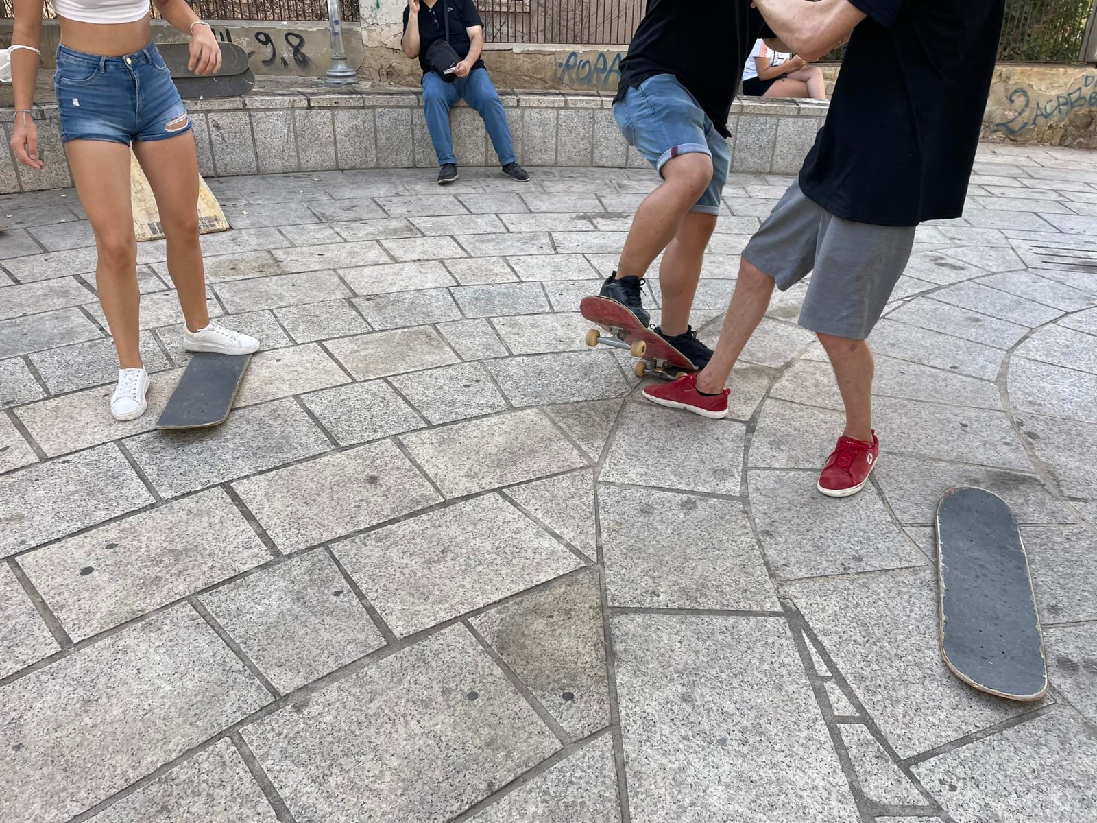 Cagliari, pallone e skate in piazza alla Marina contro la malamovida: educatori di strada fermati dai carabinieri