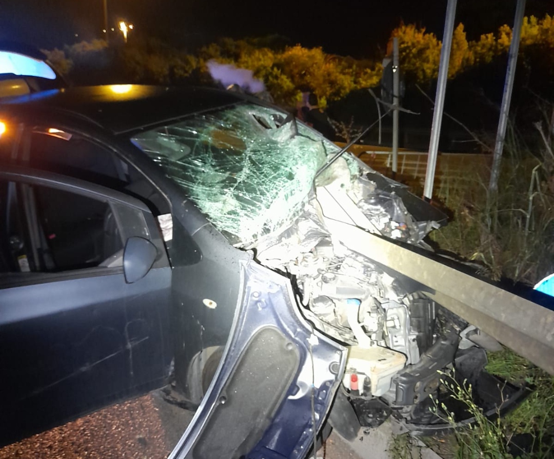 Si schianta contro il guard rail a Cagliari, uomo nei guai: “Ubriaco 4 volte oltre il limite”