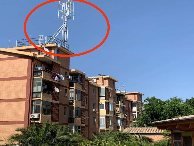 Cagliari, genitori in rivolta: “Una mega antenna installata troppo vicino alla scuola materna”