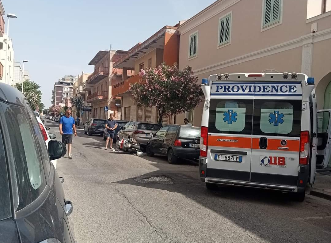 Quartu, sbalzato dalla moto per colpa di una buca: centauro 45enne finisce all’ospedale