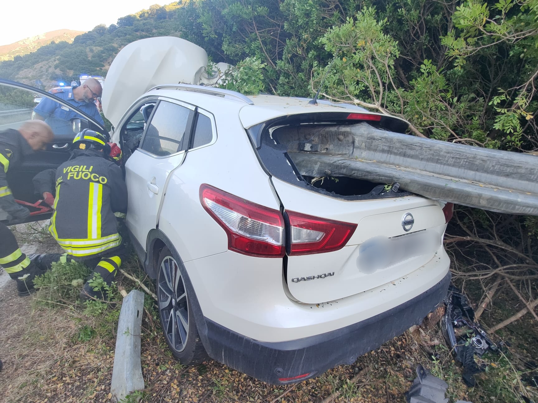 Sangue a San Vito, esce dalla galleria e muore nell’auto infilzata dal guard rail