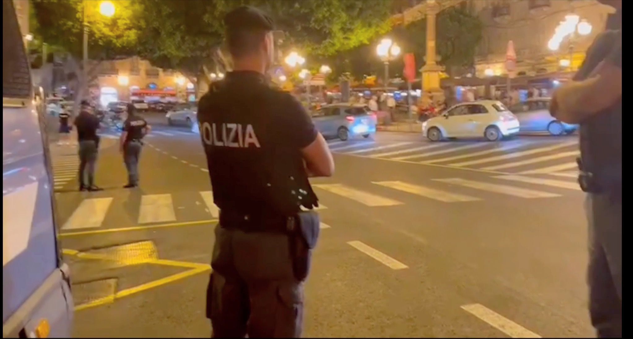 Malamovida a Cagliari, pestano un ragazzino senza motivo in piazza Yenne: denunciati un 21enne e 4 minori