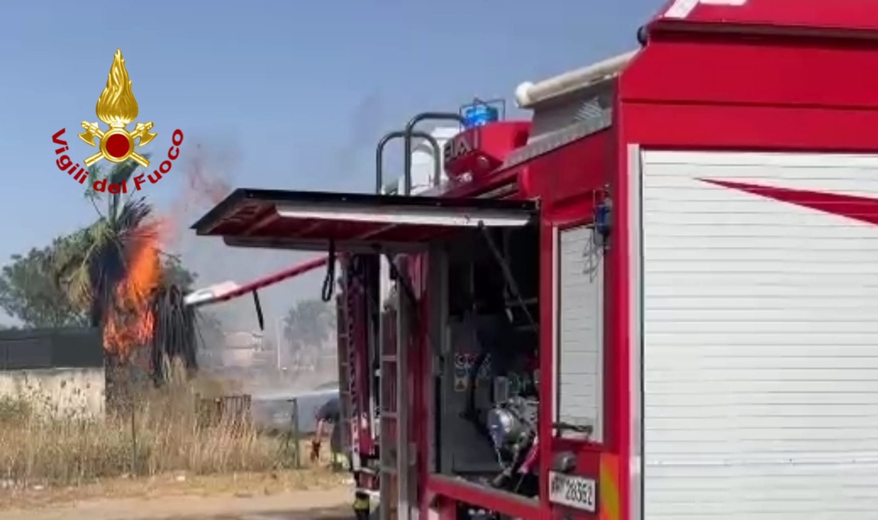 Vento e caldo fatali, brucia il Cagliaritano: ad Assemini fiamme vicino alle case