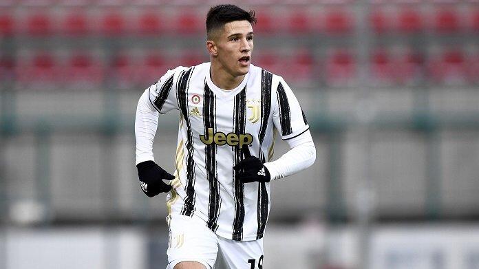 Cagliari, c’è il primo acquisto per la B: dalla Juve arriva il giovane centrocampista Di Pardo