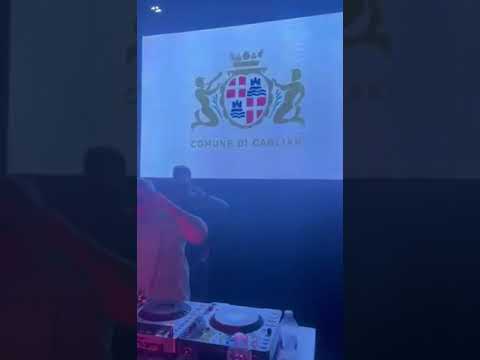 Estate Cagliaritana al via, grande successo per la festa della birra: si balla con i dj di Supersound (VIDEO)