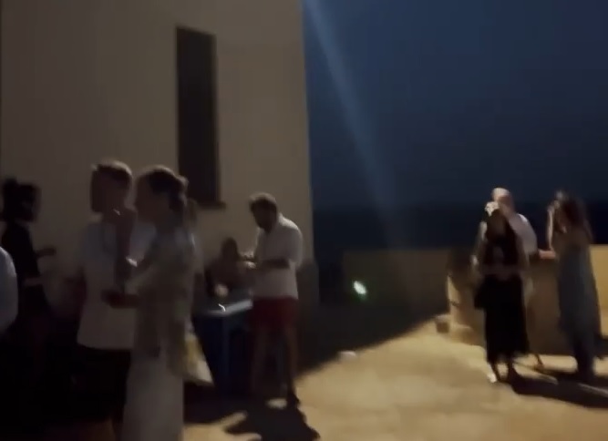 Party e balli nell’area protetta dell’Isola dei Cavoli, i video sui social: aperta un’indagine
