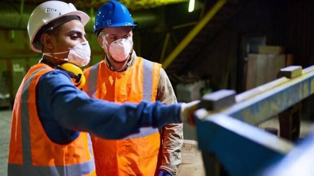 L’Italia si blinda contro il virus: mascherine Ffp2 e fragili in smart working, ecco cosa cambia