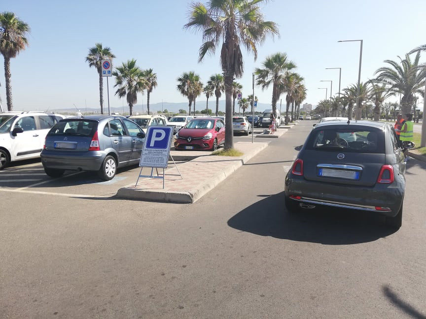 Cagliari, parcheggi col contagocce al Poetto: stalli gratis all’Ippodromo e a Marina Piccola
