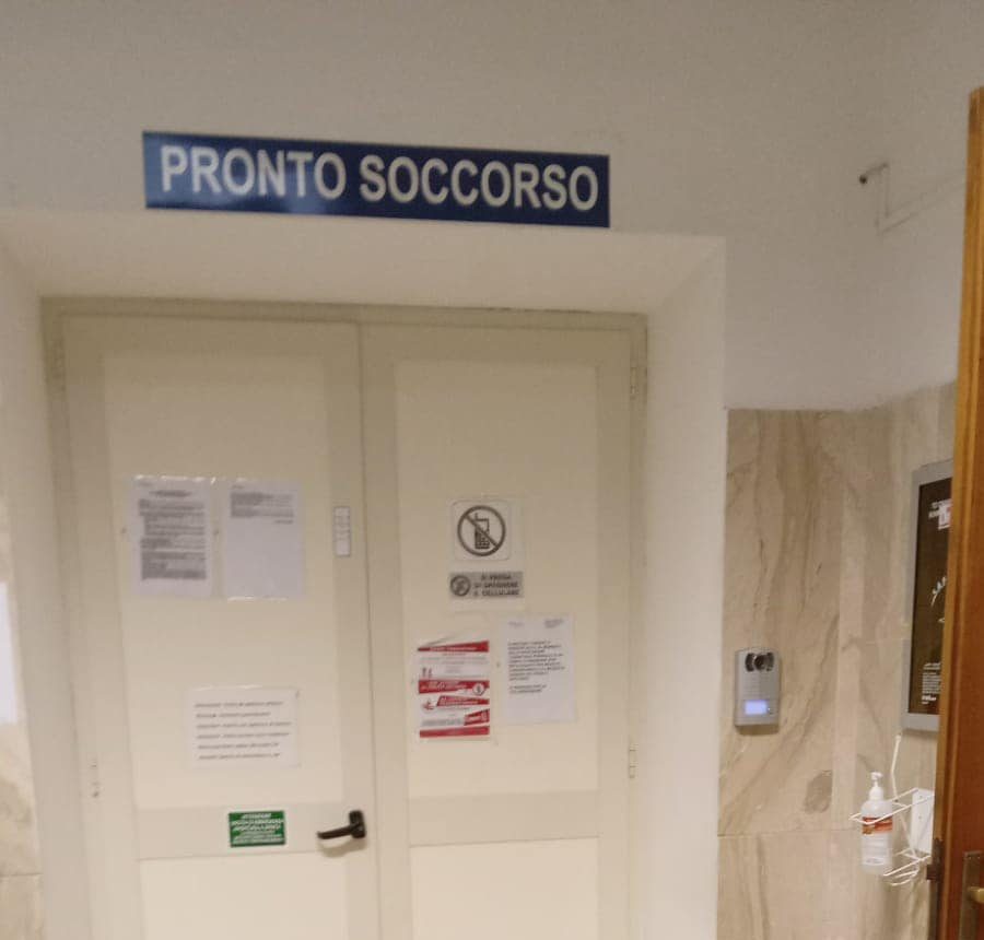 Caos sanità in Sardegna, chiuso di notte il pronto soccorso di Isili: “Non possiamo ammalarci dopo le 21”