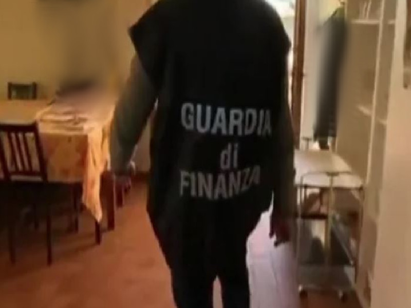 Camerieri nei ristoranti della movida del sud Sardegna e stranieri senza permesso, ecco i 104 nuovi furbetti del reddito di cittadinanza