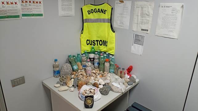 Sardegna terra di saccheggio, in un mese portati via 50 kg di sabbia e conchiglie dalle spiagge