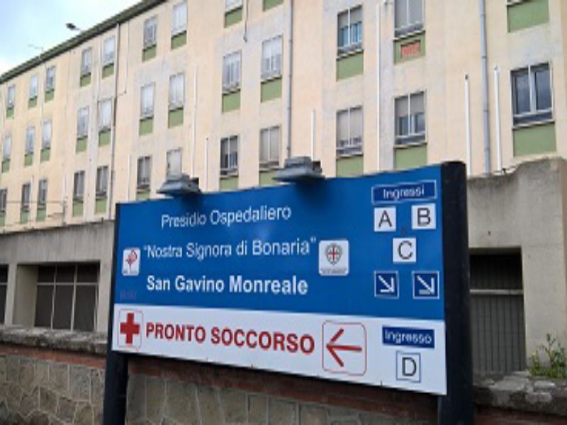 Serramanna, minaccia sorella e nipote con un coltello e si ferisce: 50enne all’ospedale