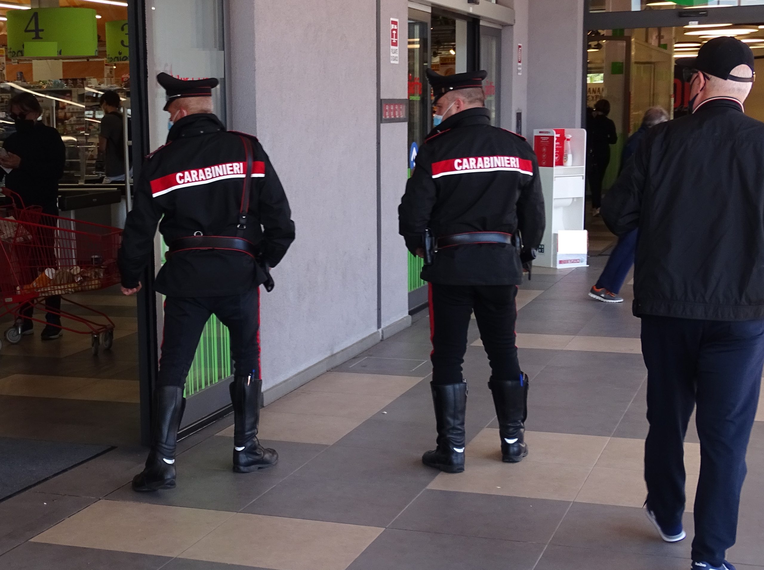 Sorpresi a rubare da “Carrefour” a San Sperate: 3 algerini denunciati dai carabinieri