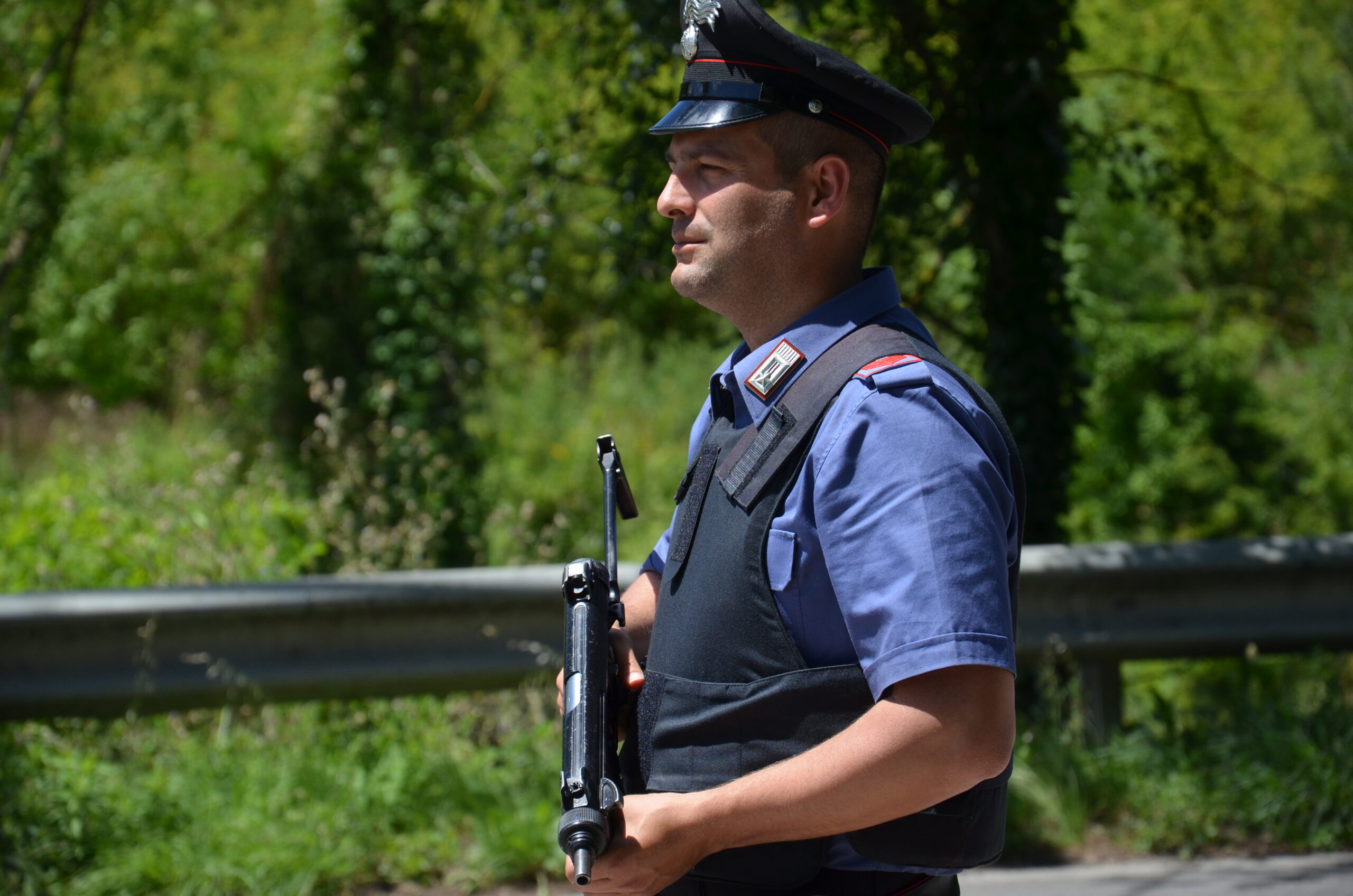 Marijuana nascosta in un blocchetto del terrazzo, denunciato per spaccio un giovane di Dolianova