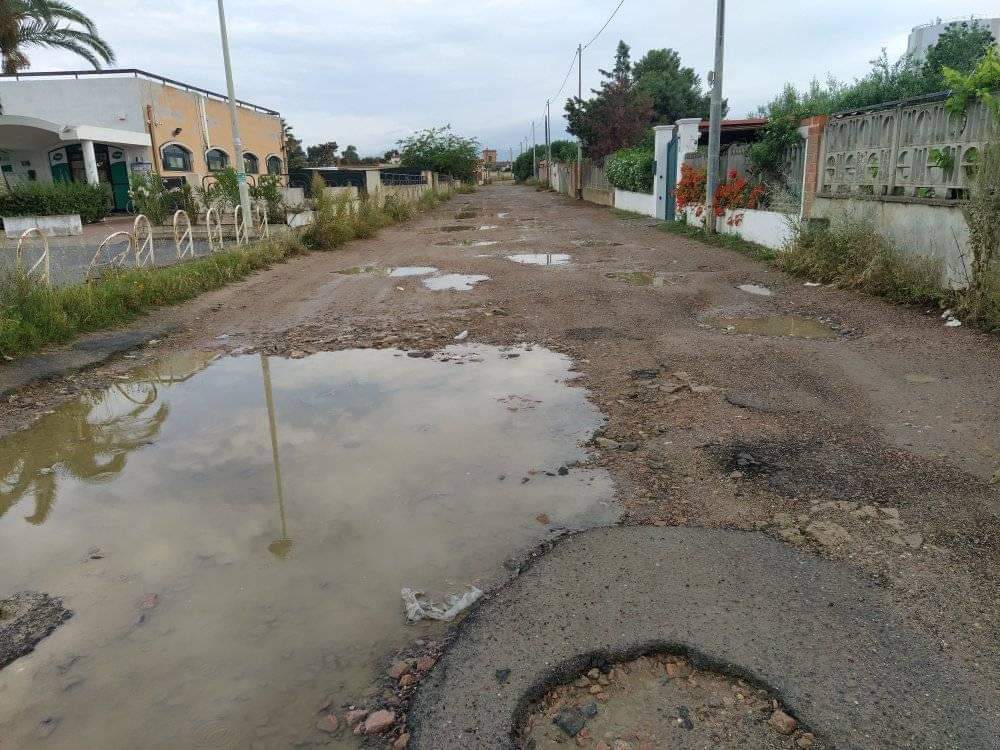 Quartu, strade disastrate dal centro a Flumini: “Da Milia nessuna risposta concreta, cittadini insicuri”