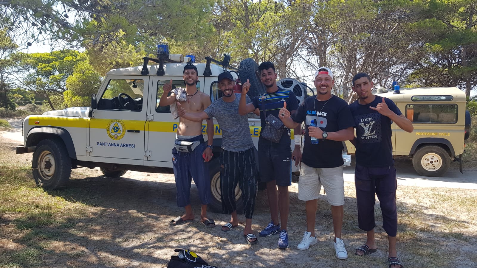 Cinque migranti sbarcati nel Sulcis e salvati: il barchino recuperato nella zona militare di Teulada