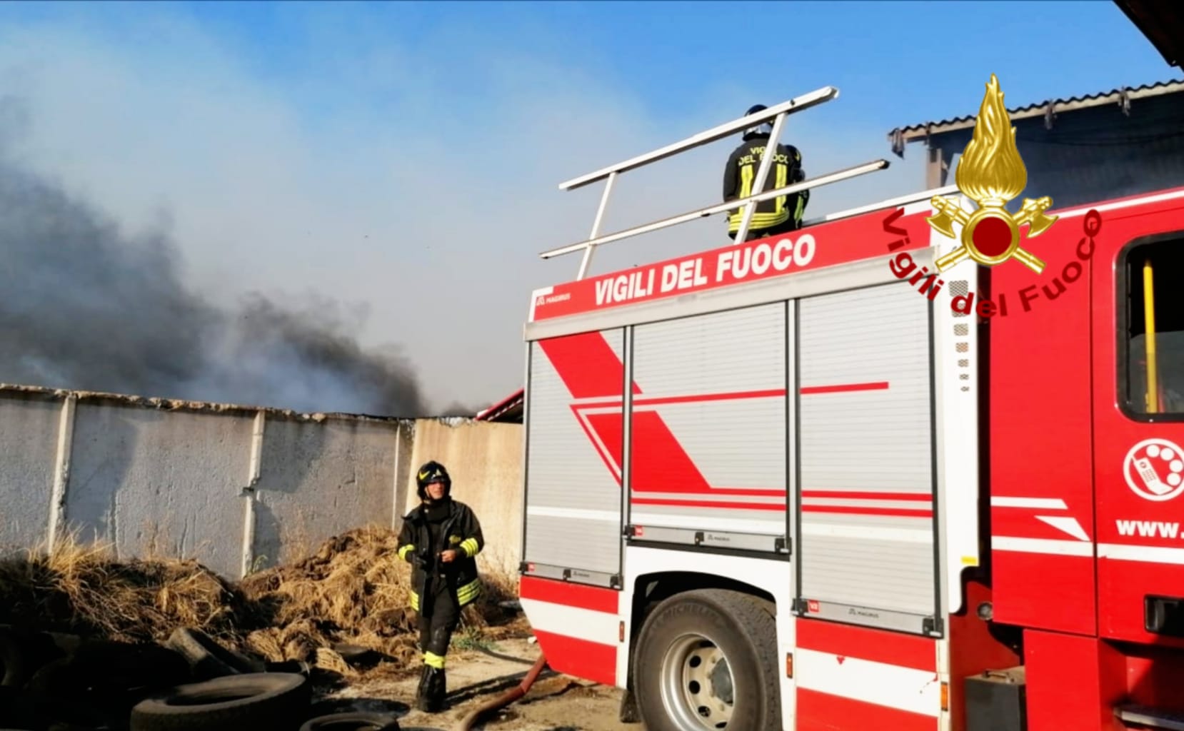 Inferno di fuoco ad Ortacesus, due capannoni distrutti dalle fiamme