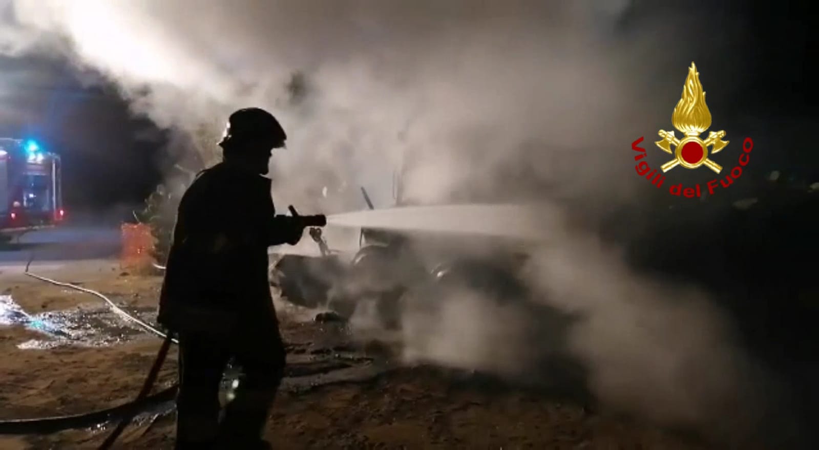 Ruspa in fiamme a Quartucciu, intervento dei vigili del fuoco nella notte