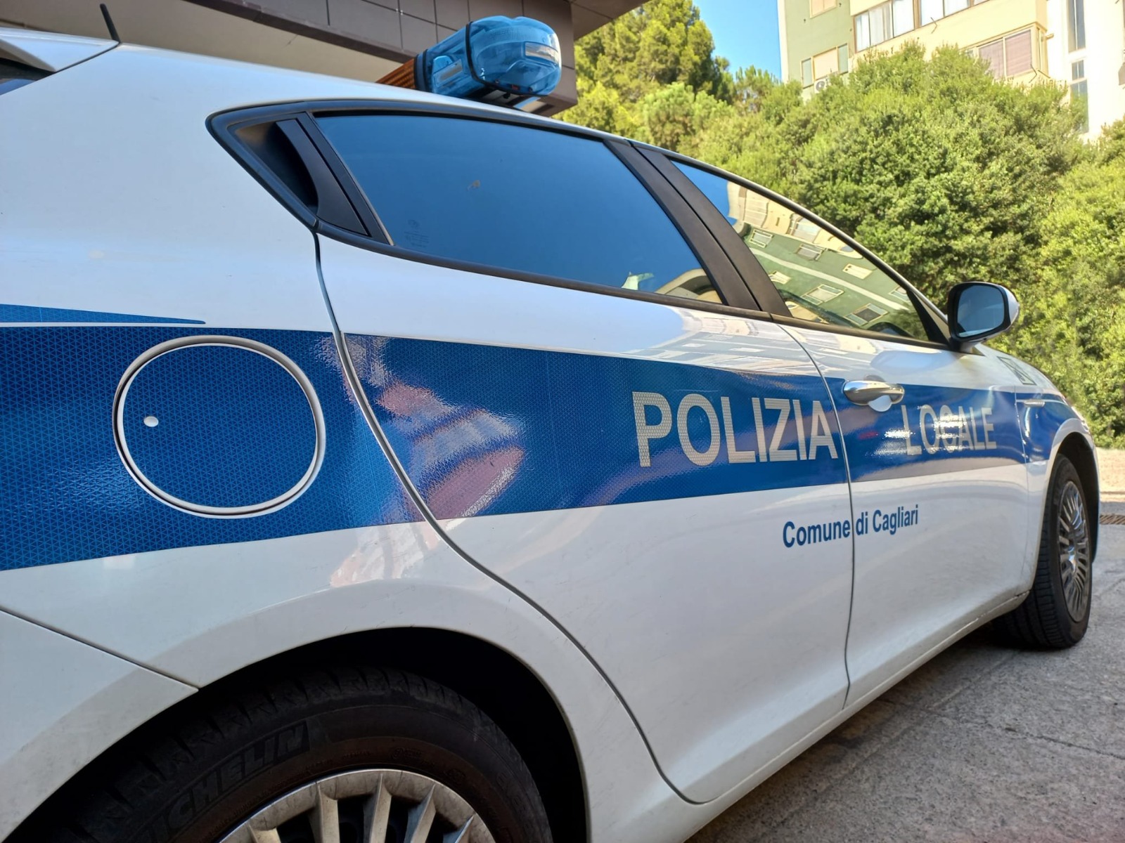 Multato, manda due email piene di insulti ai vigili: 56enne denunciato a Cagliari