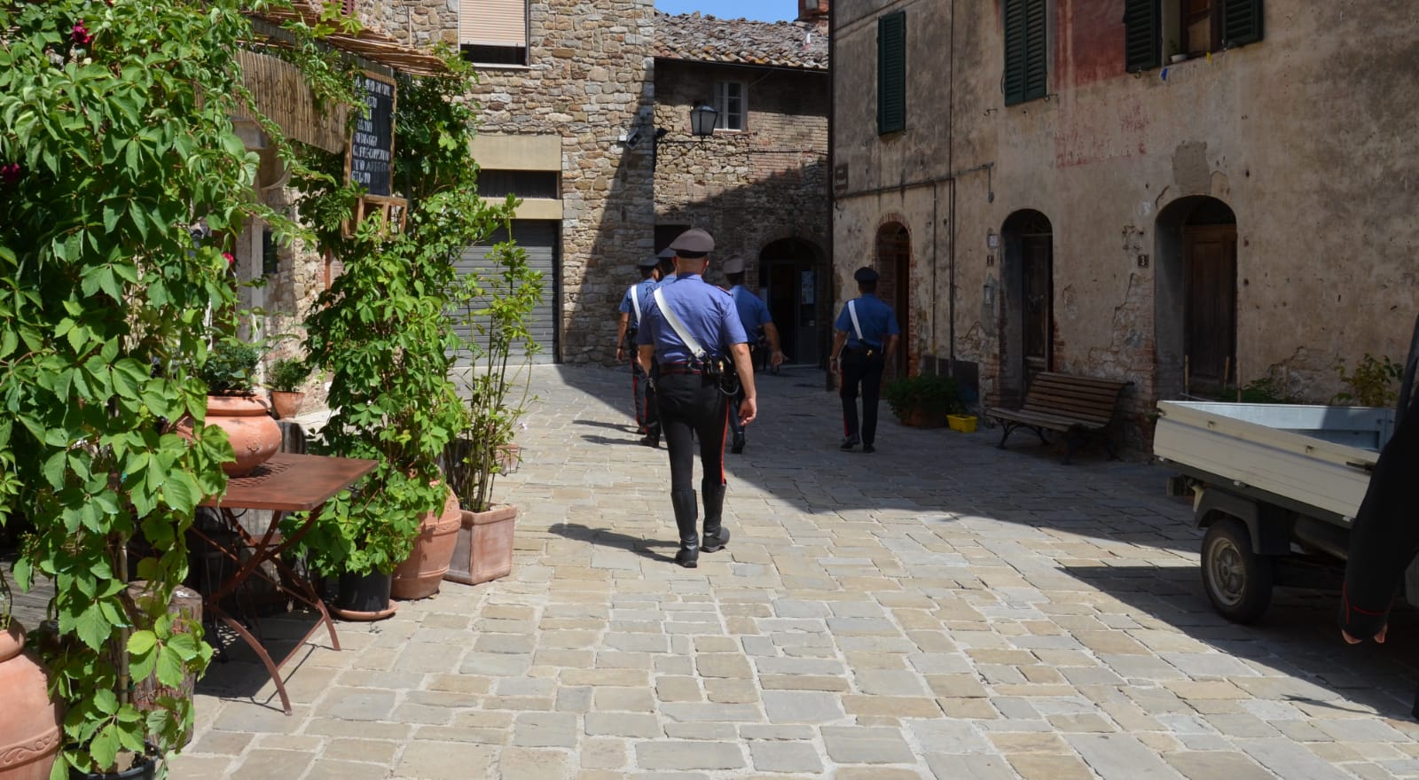 Samatzai, grosso cane morde un passante per la strada: denunciato il padrone
