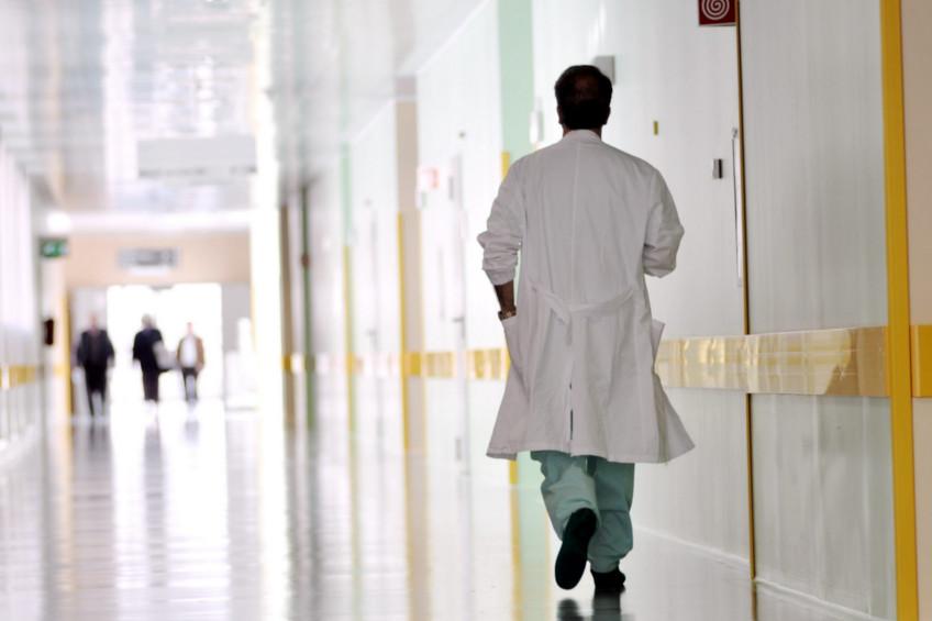 M5S: “Positiva al covid, obesa e diabetica: una donna di 47 anni  morta in Sardegna di malasanità”