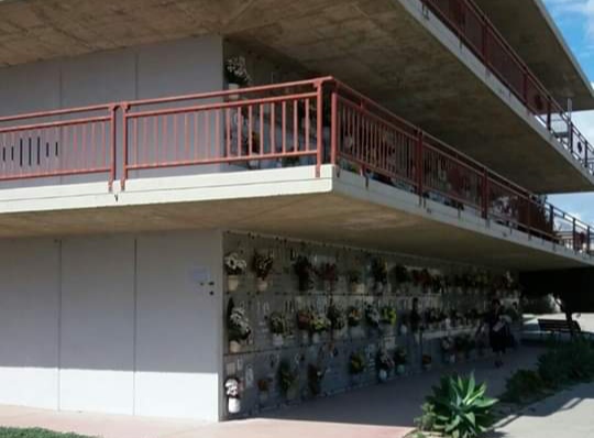 Quartu, cimitero nel caos tra morti in attesa di sepoltura e ladri di fiori