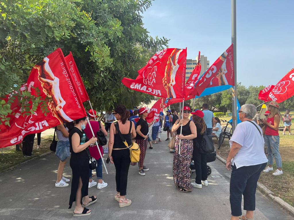 Lavoratrici del Brotzu in sciopero a Cagliari, Mura: “Costrette a scegliere tra lavoro e famiglia, pazzesco”