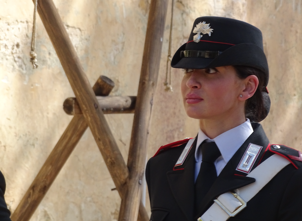 Urla e schiamazzi contro la compagna, commerciante denunciato per maltrattamento a Senorbì