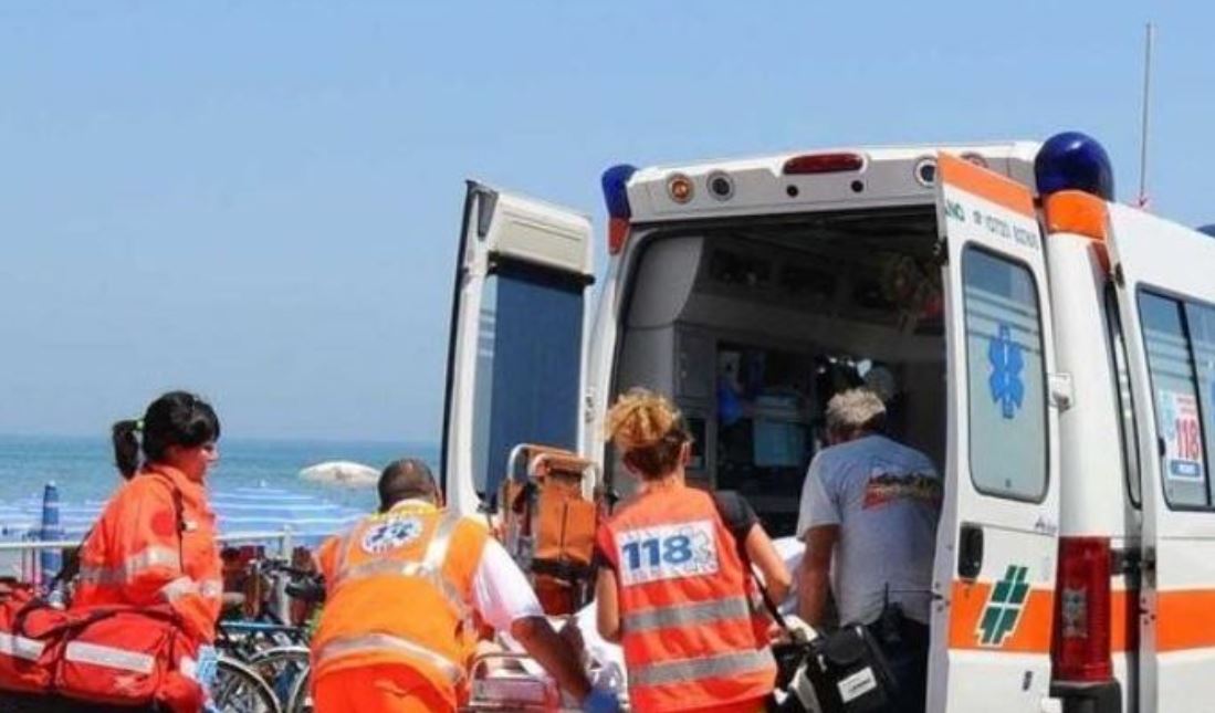 Tragedia a Olbia, 70enne muore durante una passeggiata in spiaggia