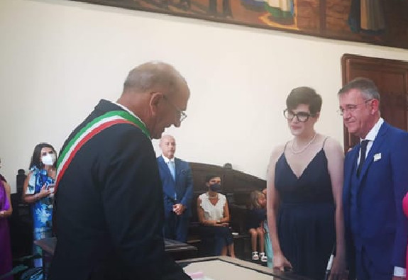 Piero Comandini in controtendenza, uno dei possibili sfidanti di Truzzu si sposa: “Dopo 13 anni di convivenza”