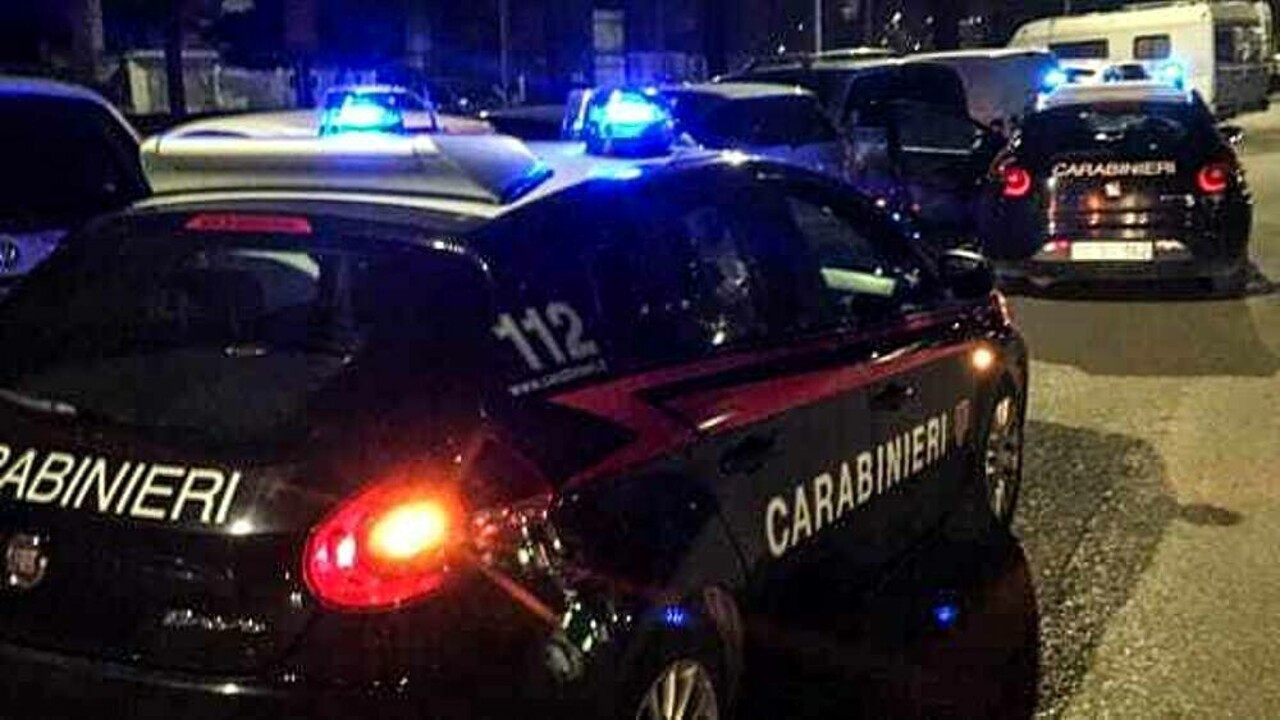 Lite furiosa tra fratelli a Pirri finisce a coltellate: i carabinieri utilizzano il taser