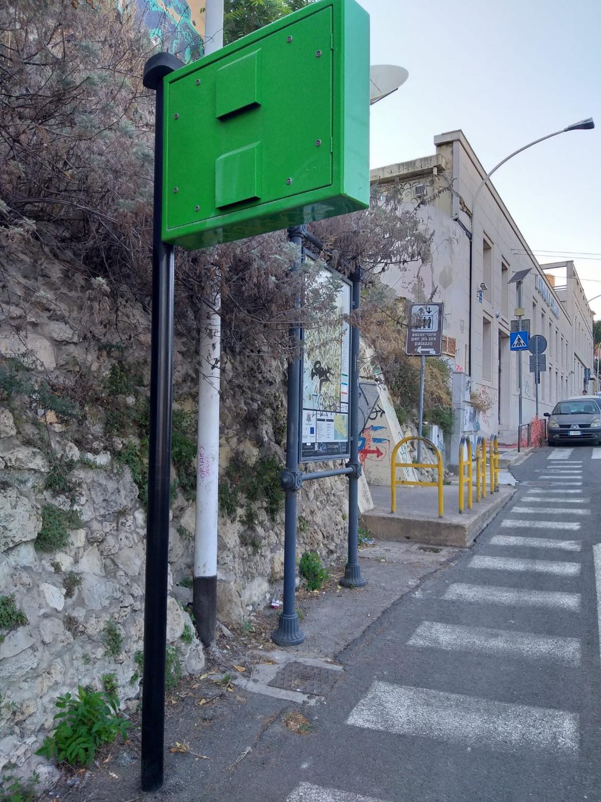 Cagliari, turisti inglesi delusi di notte: “Castello inaccessibile senza accessori e senza alcun cartello”