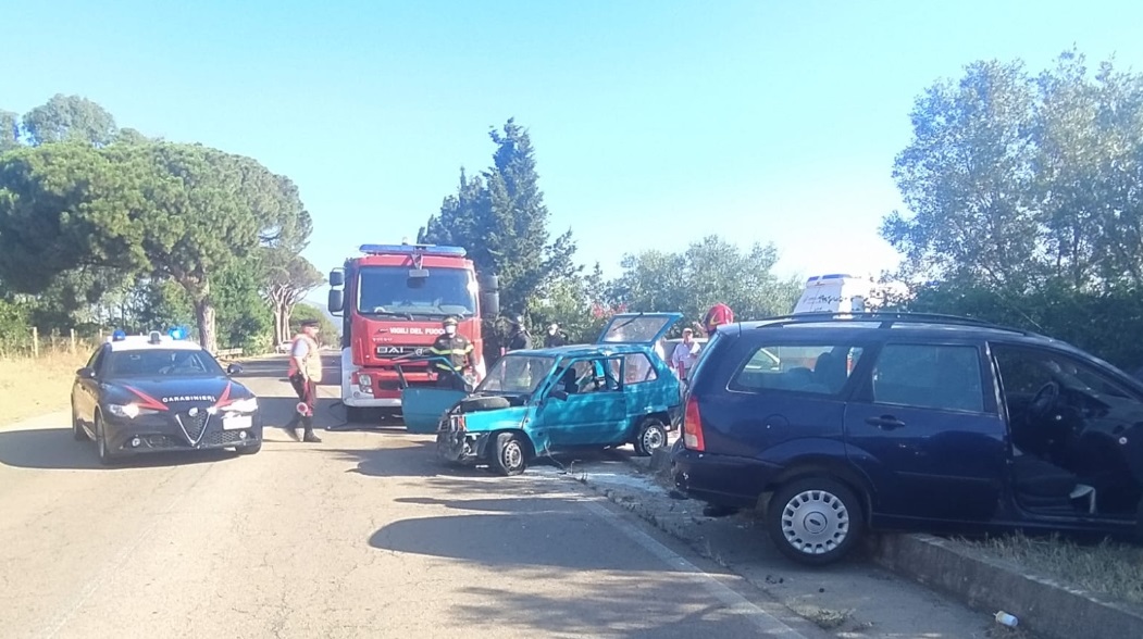 Paura a Muravera, scontro sulla ex 125 durante un sorpasso: feriti 2 giovani fratelli di Quartu