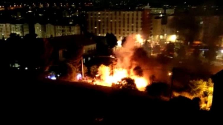 Cagliari, incubo incendi di notte a Tuvumannu: residenti terrorizzati