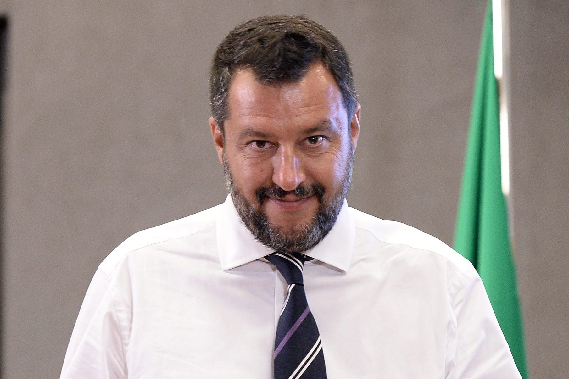 Chef pestato a Cagliari dagli stranieri, Salvini coglie la palla al balzo: “Controlleremo i confini”