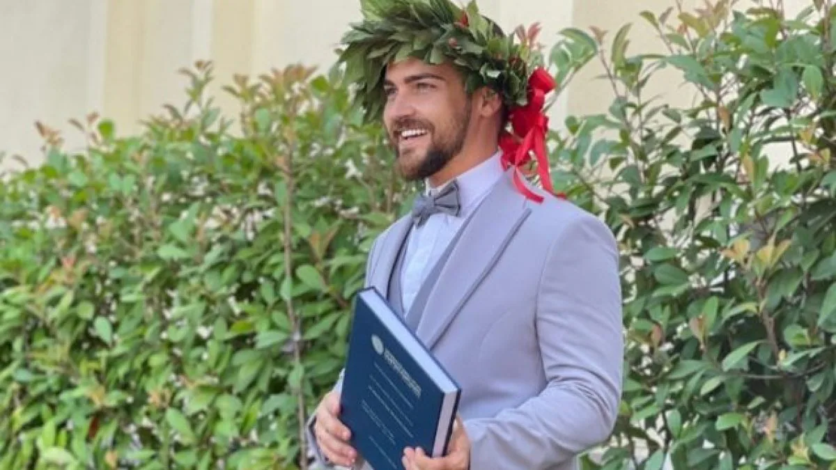 Valerio Scanu si è laureato, la dedica speciale del cantante sardo: “A chi ha sempre creduto in me”
