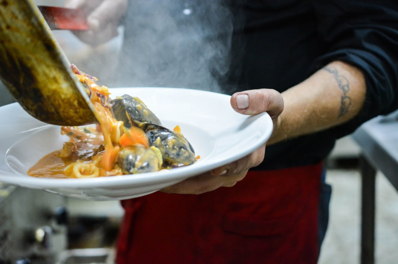 “Preferiscono il reddito di cittadinanza? No, in Sardegna i lavoratori del turismo sono sfruttati”