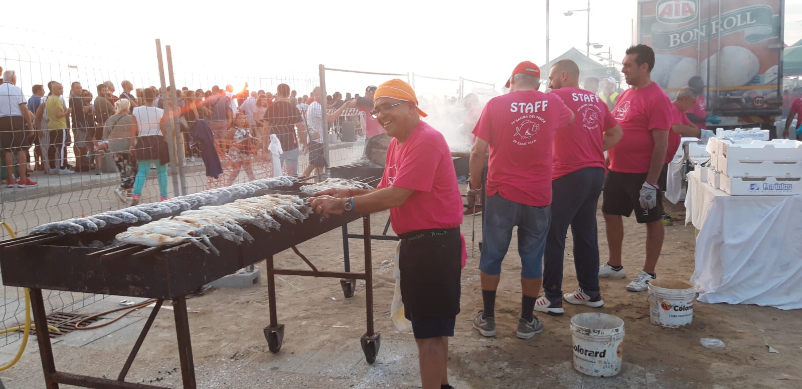 Cagliari, quintali di fritture e insalata di mare: ritorna la sagra del pesce a Sant’Elia