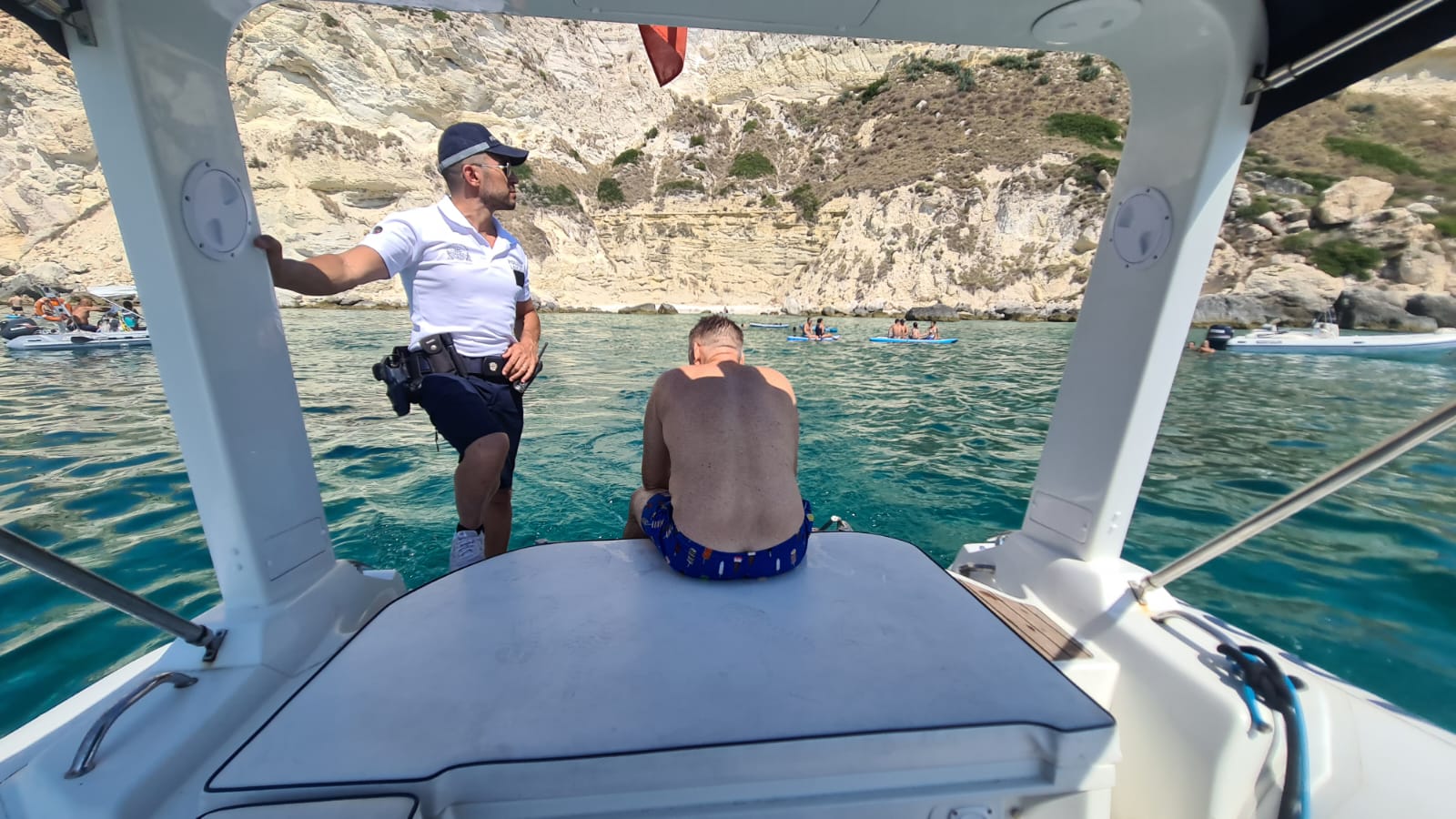 Cagliari, nuota con difficoltà: turista soccorso a Cala Fighera