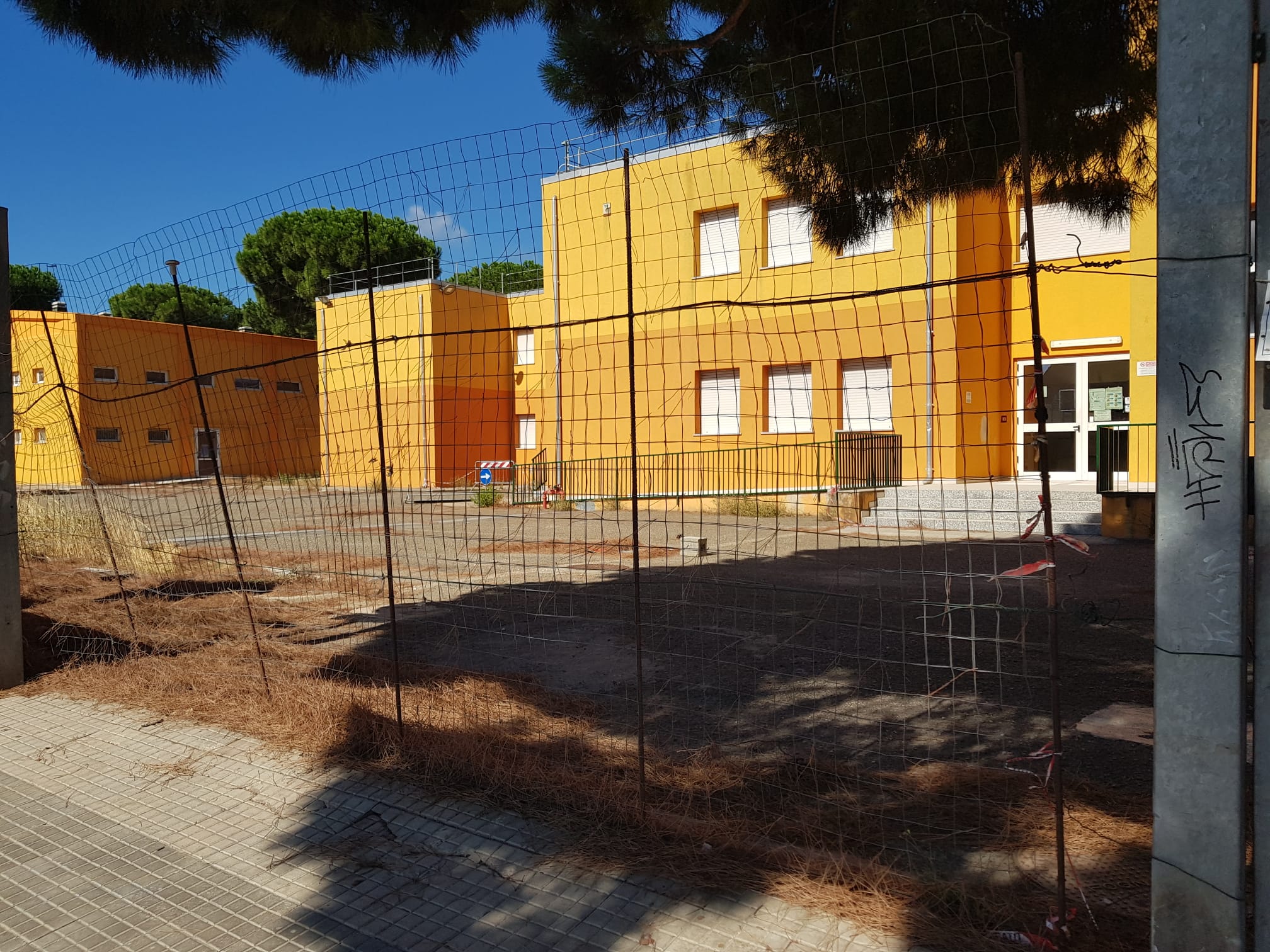 Monserrato, sbarrata la palestra di via Argentina: “I nostri figli senza spazi per socializzare dopo il Covid”