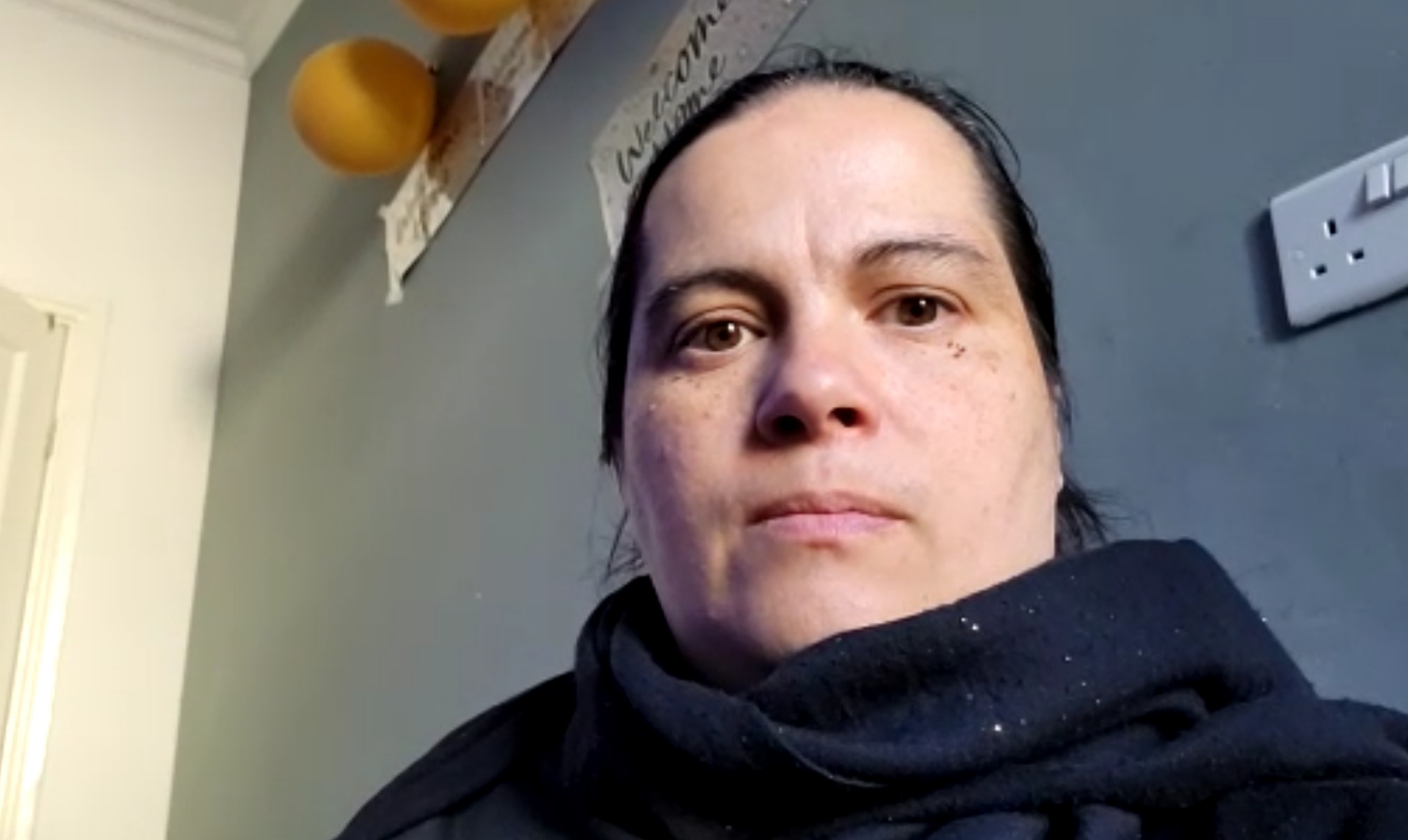 “Duecento euro a testa da Londra a Olbia, voli carissimi: da due anni e mezzo non posso abbracciare i miei genitori”