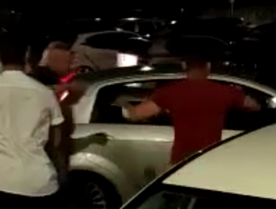 Quartu, cacciato da La Marinella tenta di travolgere la folla e investe un uomo (VIDEO)