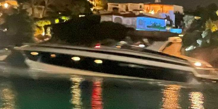 Yacht finisce sugli scogli a Porto Cervo: un morto e 6 feriti