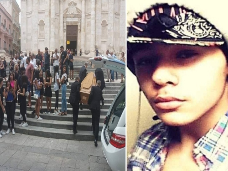 Il rombo delle moto e i palloncini bianchi a Cagliari per lo struggente addio a Lorenzo Boi