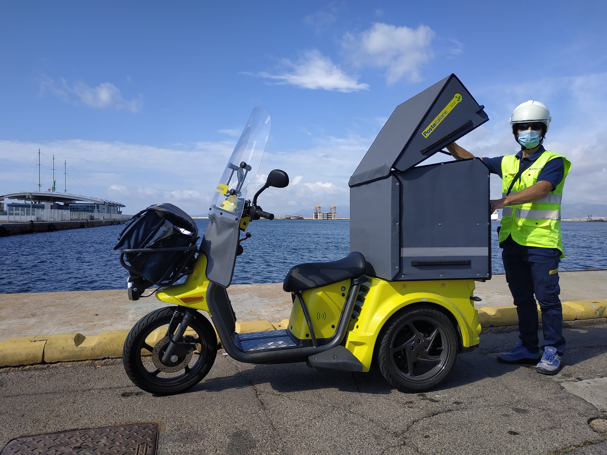 In vacanza senza trolley: a Cagliari il nuovo servizio Poste Delivery Web che spedisce i bagagli
